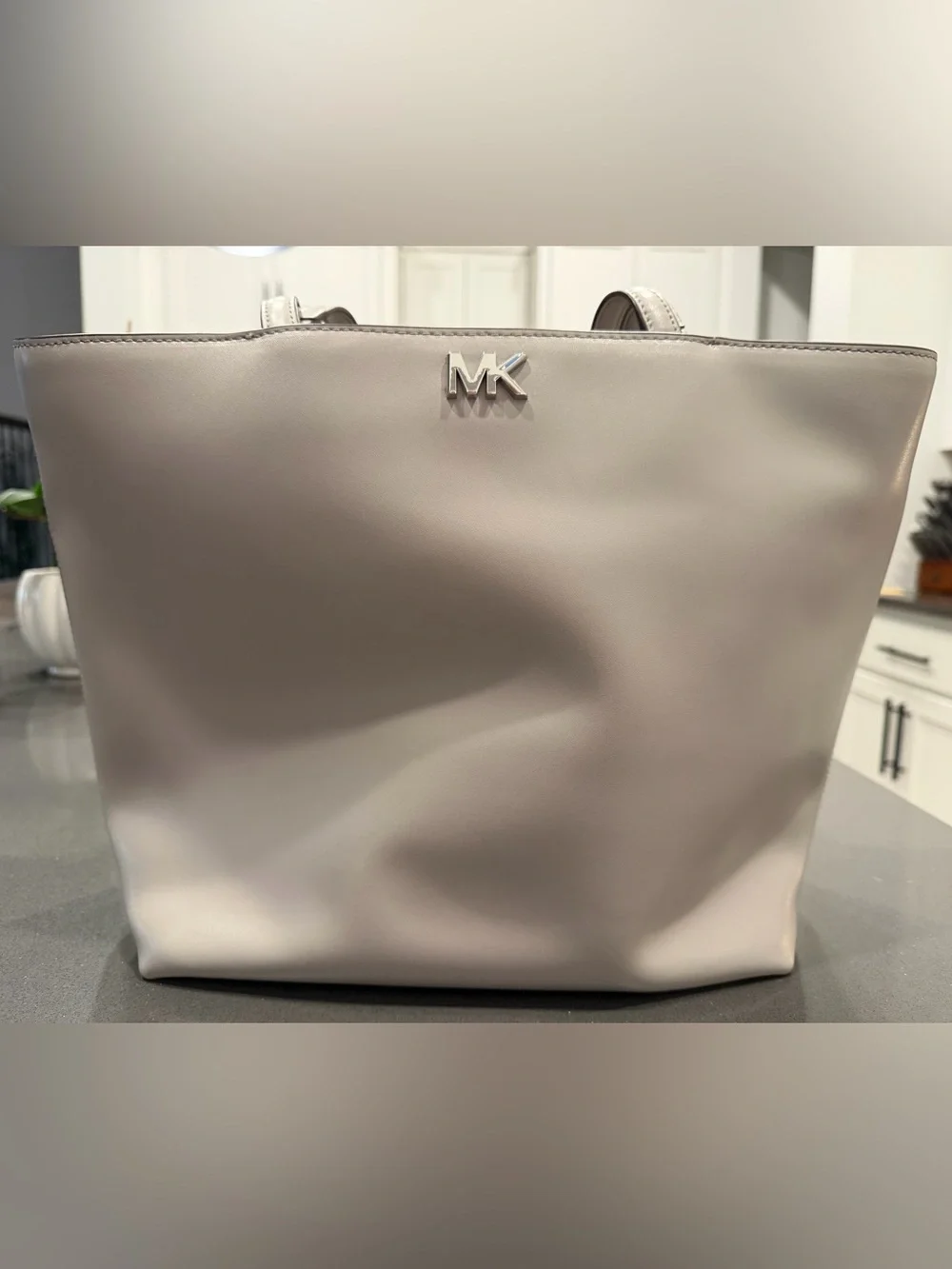 NWT Michael Kors Leather Signature Tote in Pearl Grey